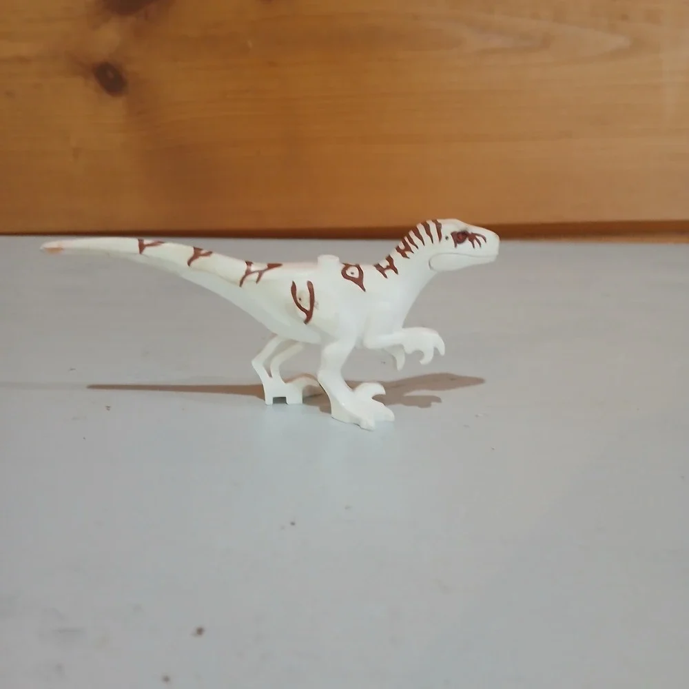 ATROCIRAPTOR ~ (White) Jurassic World 4 Dinosaur Lego Bricks ~ Figure‎